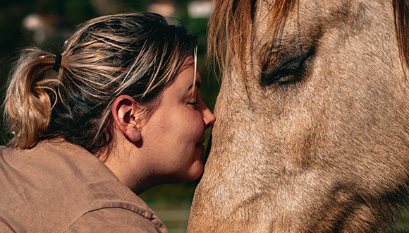 Maelys Betta, rédactrice en chef d'Objectif Equestre